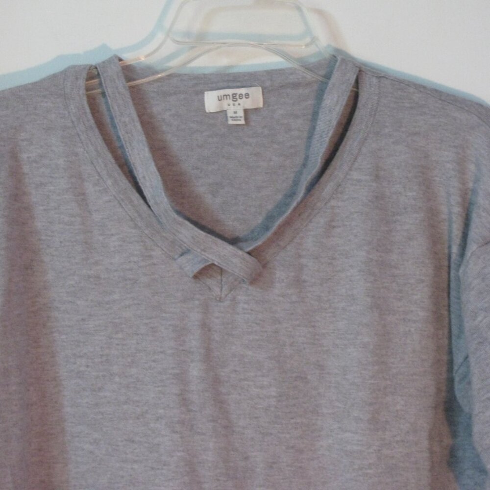 * Umgee Knit Top Medium EUC Gray Shirt Super Soft Stretch - Picture 2 of 4